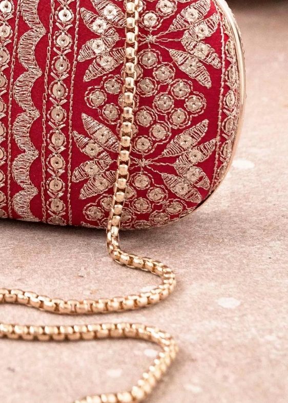 Mirai embroidery clutch red