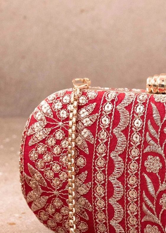 Mirai embroidery clutch red