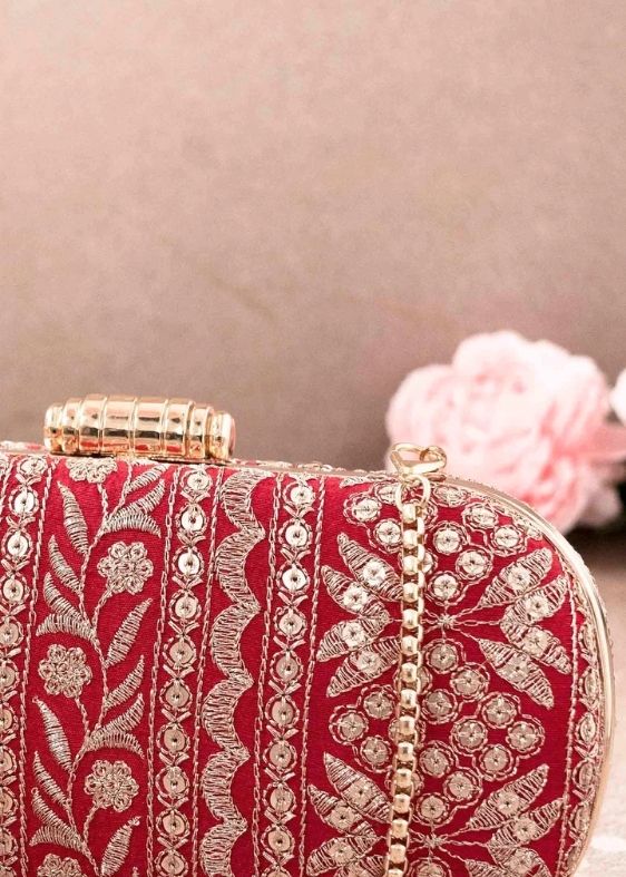 Mirai embroidery clutch red