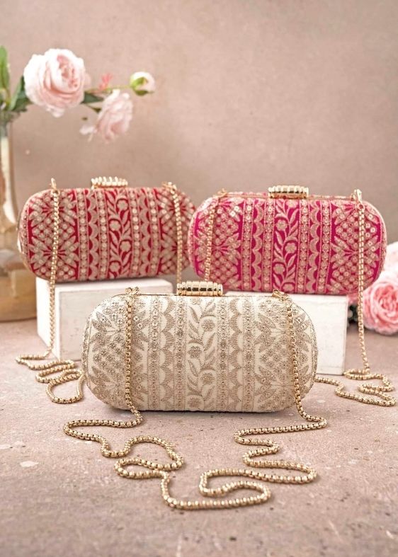 Mirai embroidery clutch red