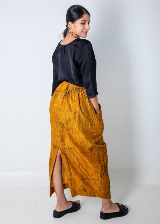 Round neck black blouse