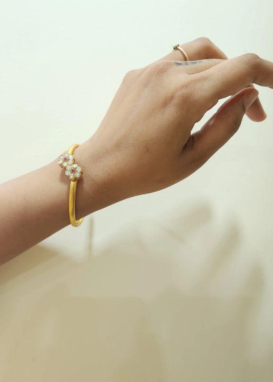 White Flower Cuffs Bracelet