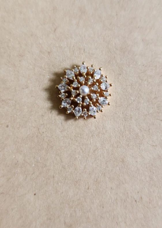 Nayaaz Nosepins Gold