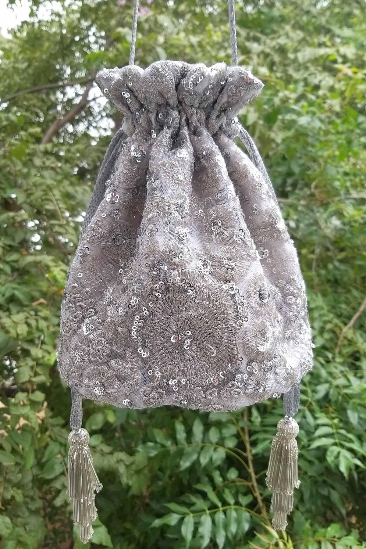 Bella Silver Potli Bag
AM-PT-0121-0001