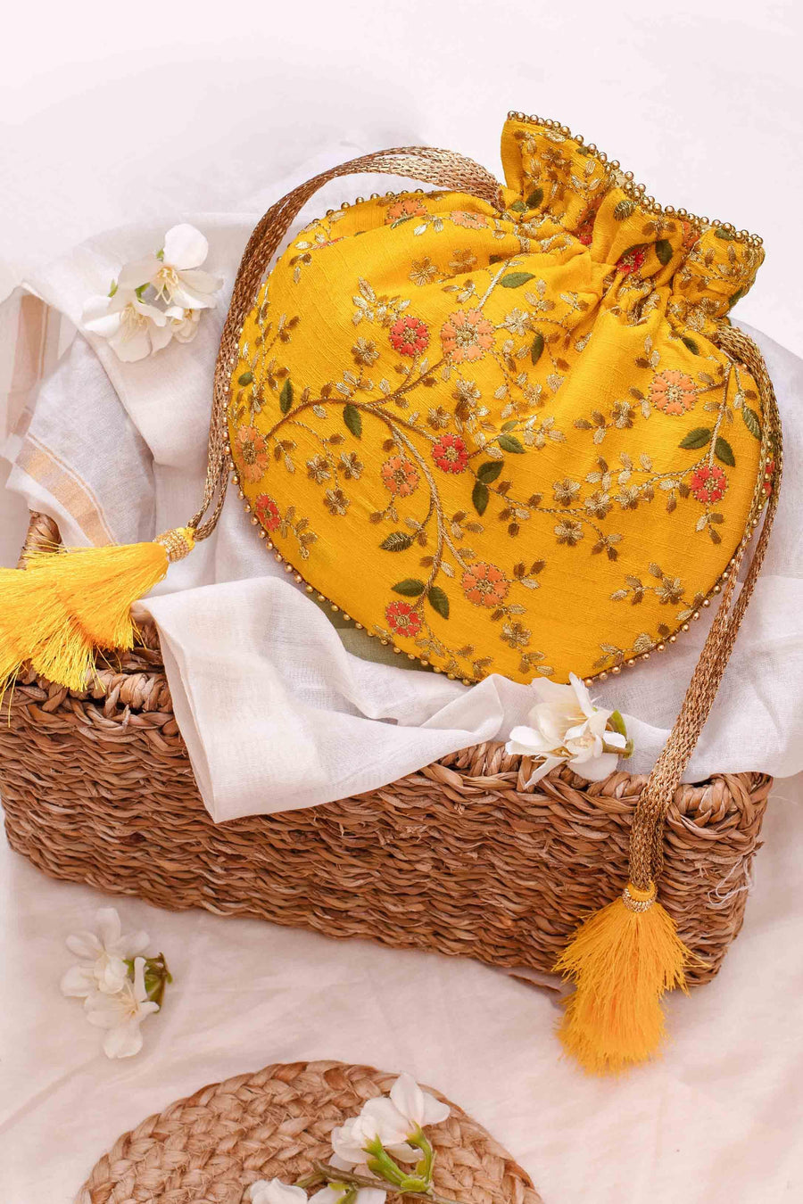 Floral creeper potli bag yellow
AM-PT-0620-0006