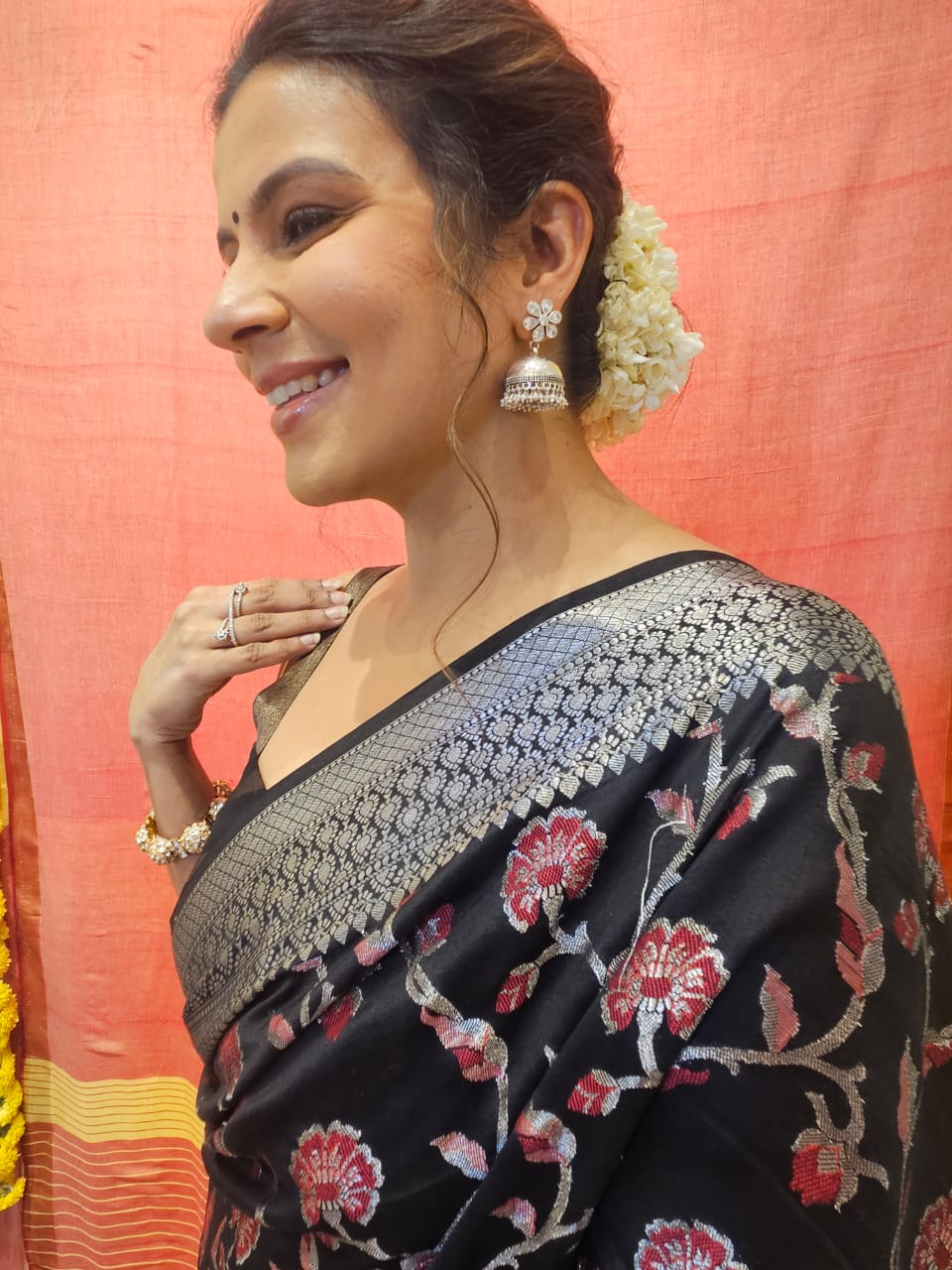 Black Red Jaal Boota Benarasi Silk Saree