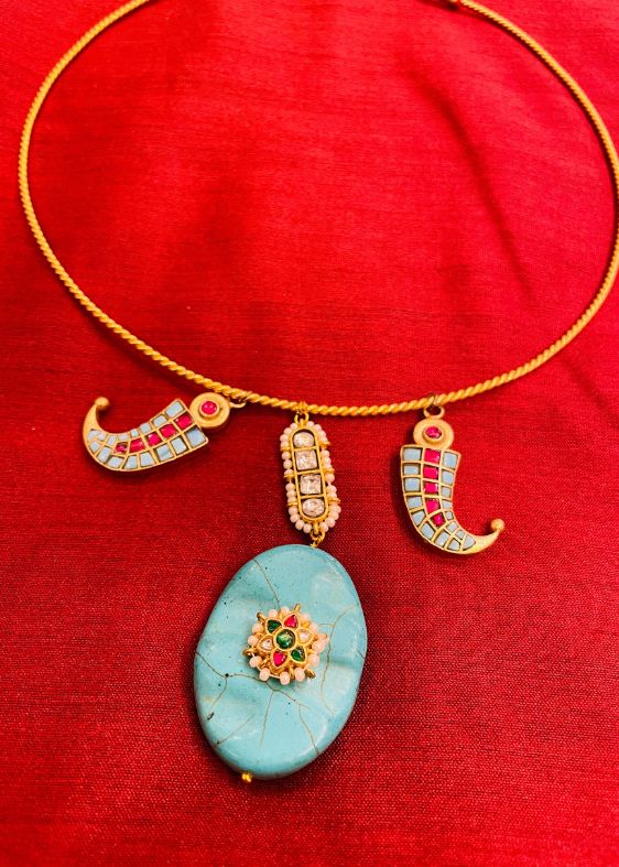 Blue stone with two pendents choker