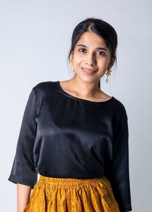 Round neck black blouse