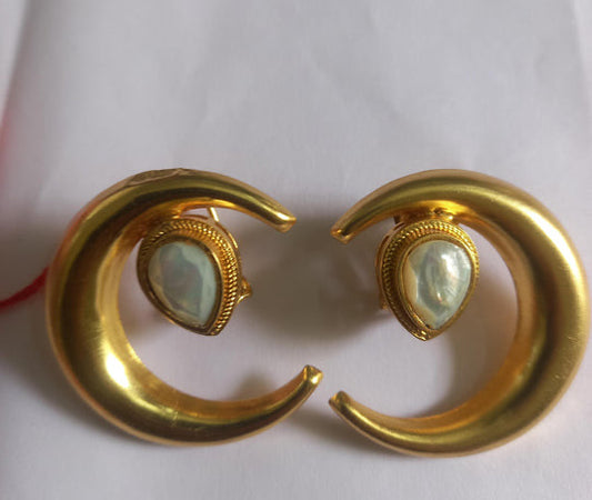 Half Moon Pearl EarringsTRB1110