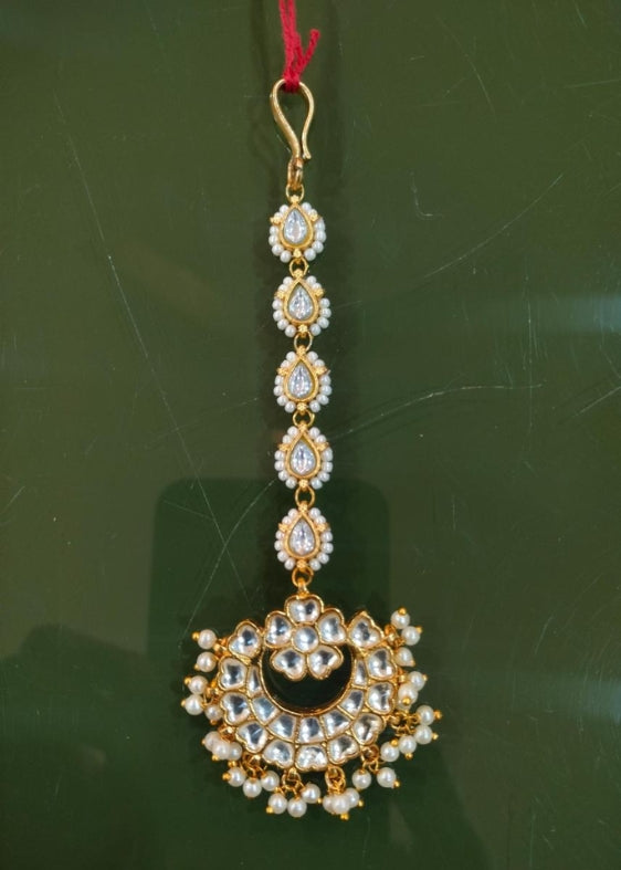 Flower with white pearls tikli