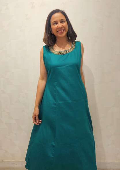 Green Round Neck Lace Embroidery Glazed Cotton Sleeveless Dress