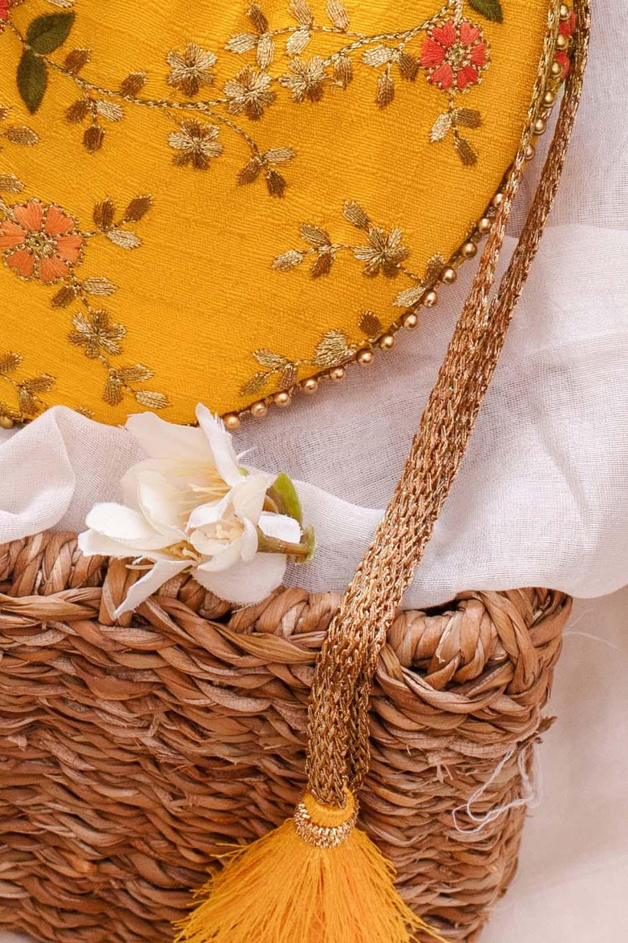 Floral creeper potli bag yellow
AM-PT-0620-0006