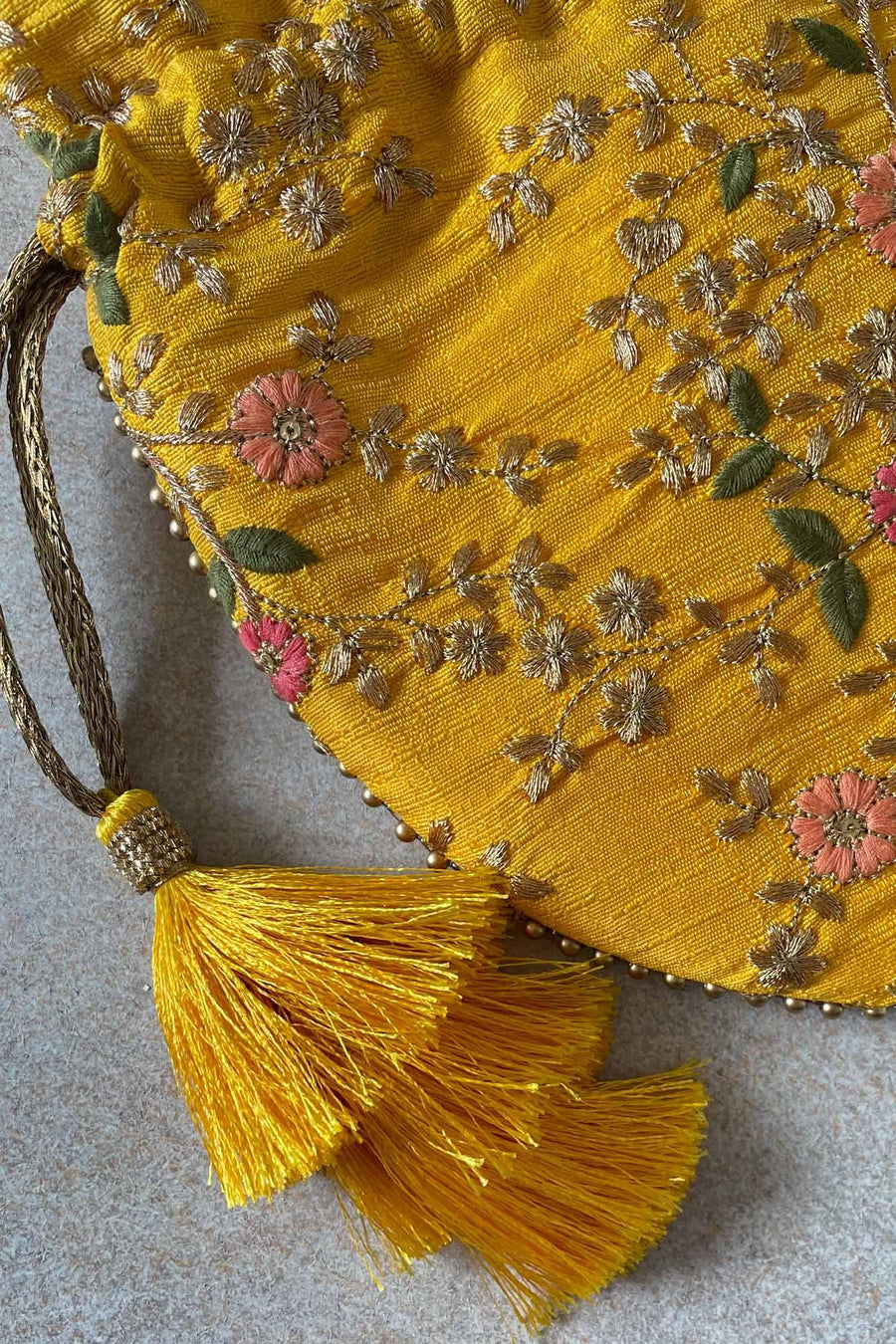 Floral creeper potli bag yellow
AM-PT-0620-0006