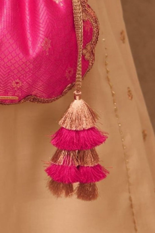 Zahri Scallop Silk Potli - Pink
AM-PT-0726-0004