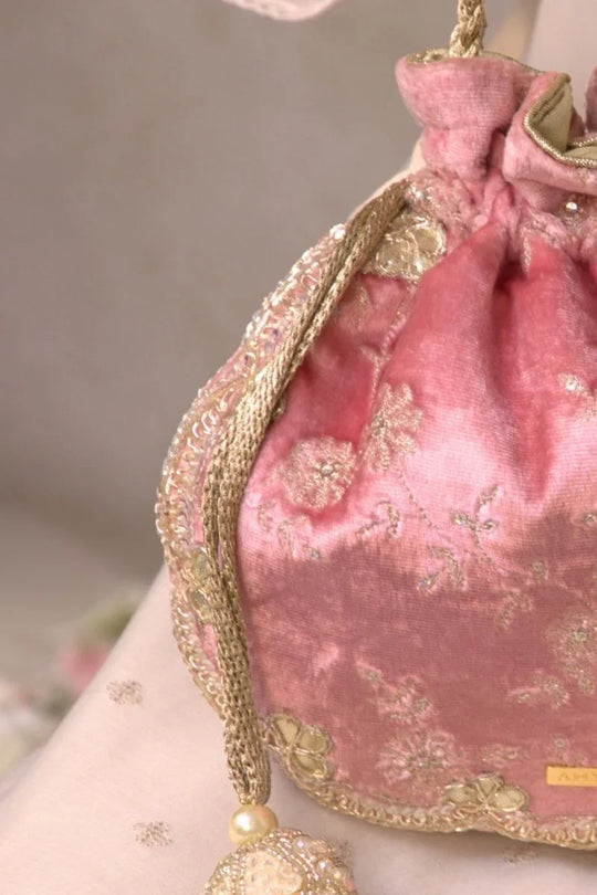 Suki Velvet Scallop Embroidered Potli - Pink
AM-PT-0226-0006