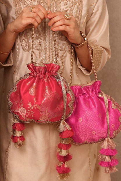 Zahri Scallop Silk Potli - Pink
AM-PT-0726-0004