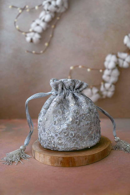 Bella Silver Potli Bag
AM-PT-0121-0001