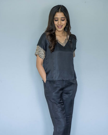 Black Modal V Neck Cuff Printed Top