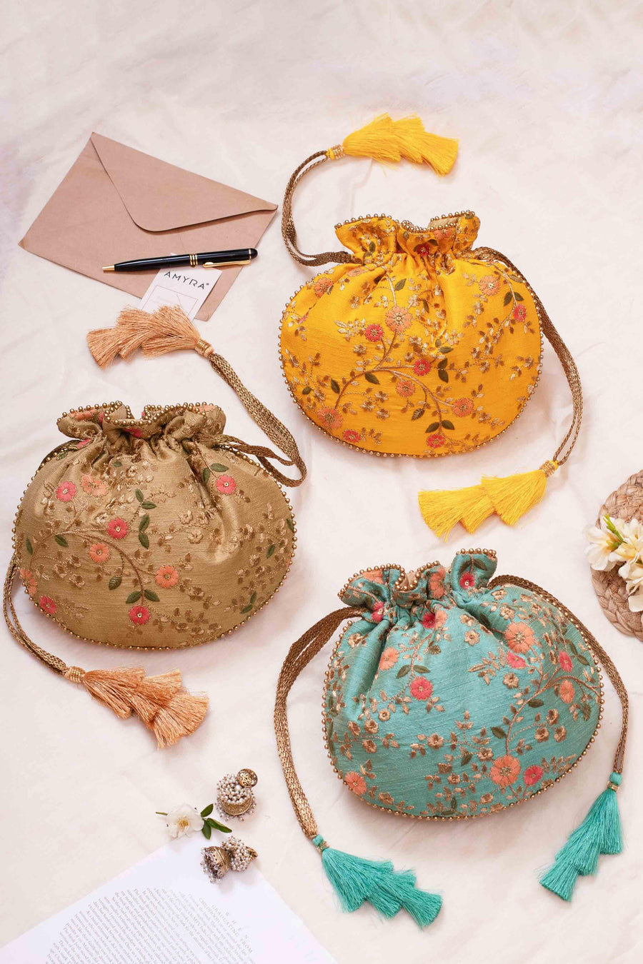 Floral creeper potli bag yellow
AM-PT-0620-0006