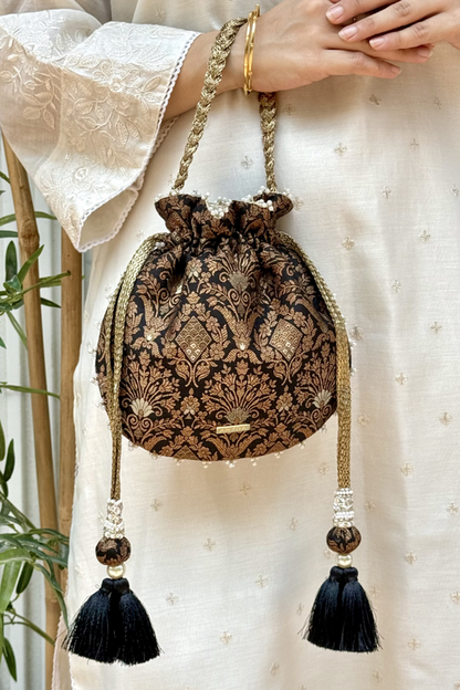 Anantam Pure Silk Potli - Black
AM-PT-0526-0004
