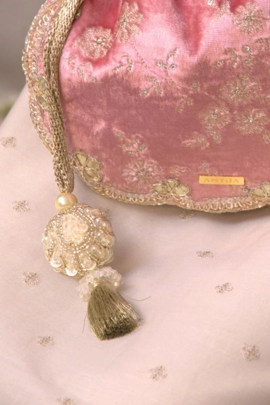 Suki Velvet Scallop Embroidered Potli - Pink
AM-PT-0226-0006