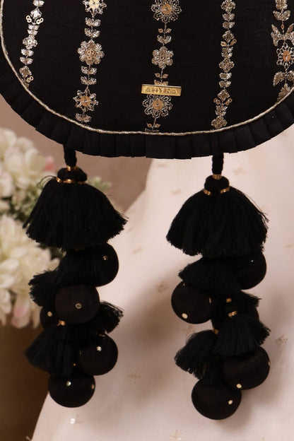 Dhaga Embroidered Pleated Potli - Black
AM-PT-0726-0025