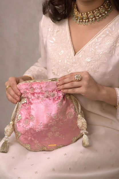 Suki Velvet Scallop Embroidered Potli - Pink
AM-PT-0226-0006