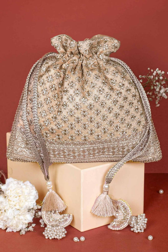 Inaya Gold Potli
AM-PT-0723-0002