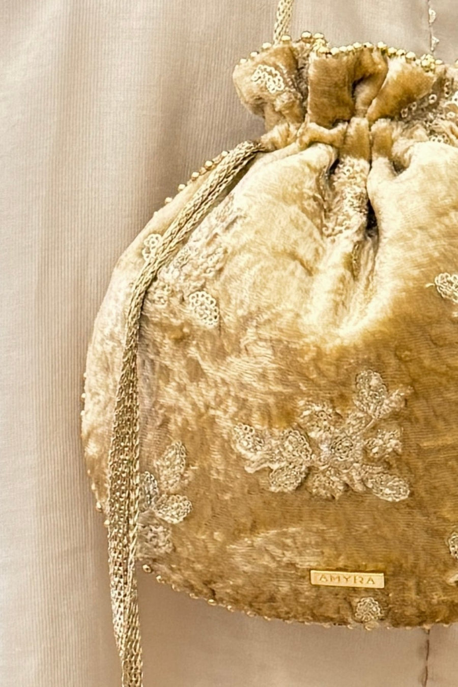 Ras Velvet Embroidered Potli - Gold
AM-PT-0526-0007