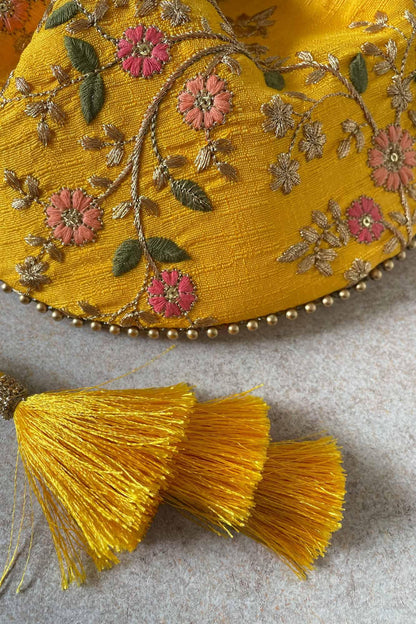 Floral creeper potli bag yellow
AM-PT-0620-0006