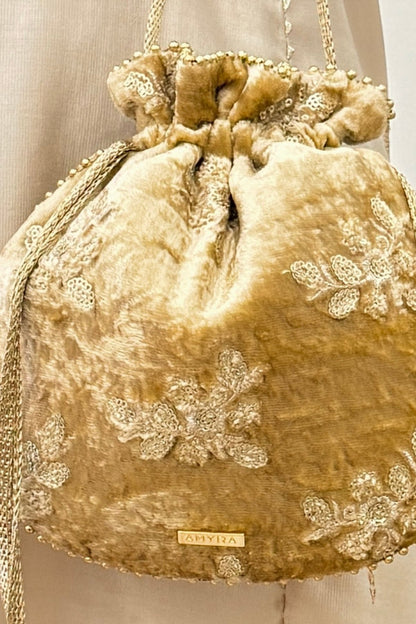 Ras Velvet Embroidered Potli - Gold
AM-PT-0526-0007
