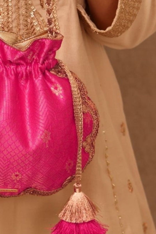 Zahri Scallop Silk Potli - Pink
AM-PT-0726-0004