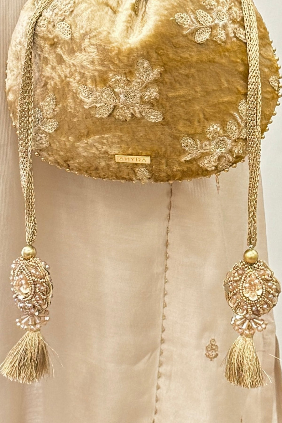 Ras Velvet Embroidered Potli - Gold
AM-PT-0526-0007