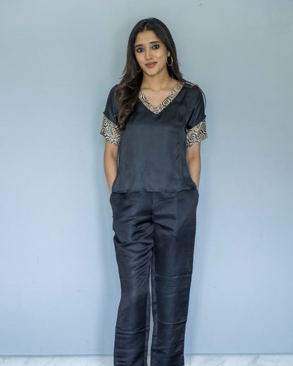 Black Modal V Neck Cuff Printed Top