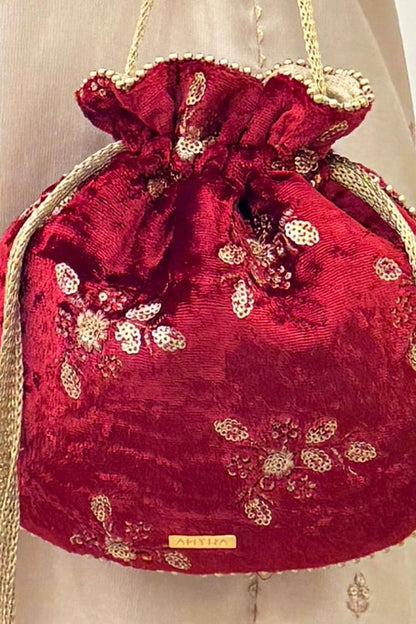 Ras Velvet Embroidered Potli - Red
AM-PT-0326-0001