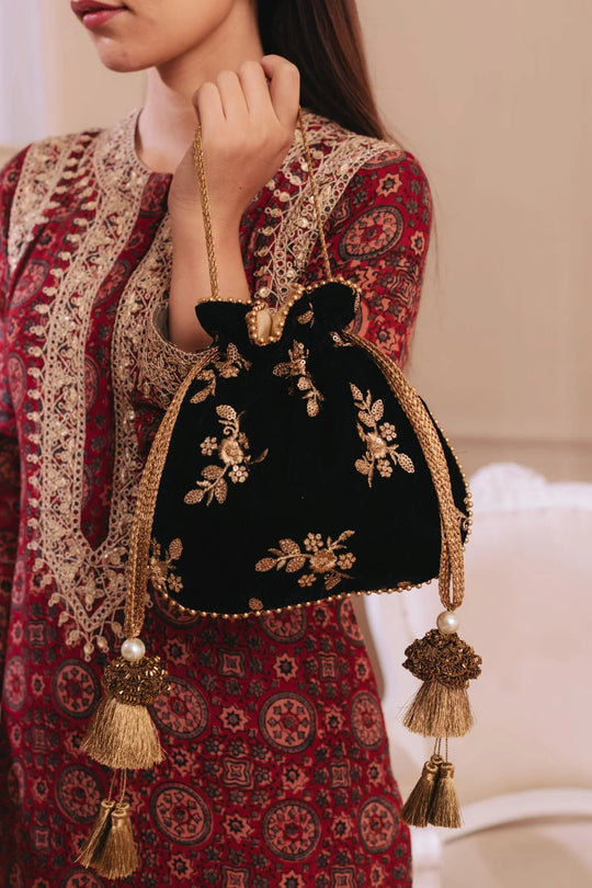 Black Velvet Potli Bag
AM-PT-0819-0004