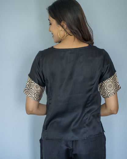 Black Modal V Neck Cuff Printed Top