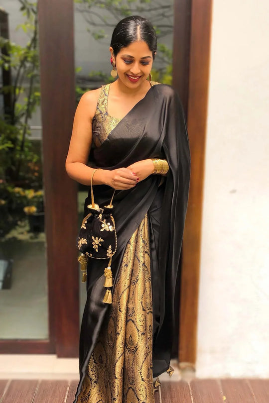 Black Velvet Potli Bag
AM-PT-0819-0004