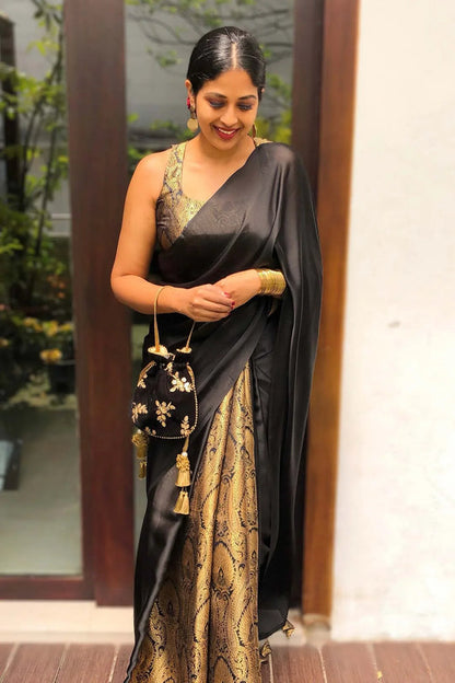 Black Velvet Potli Bag
AM-PT-0819-0004