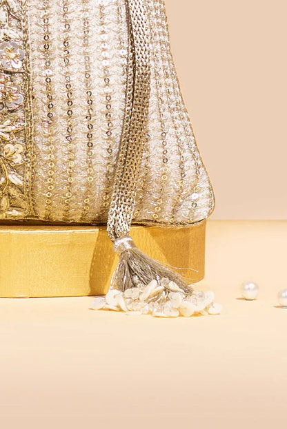 Tara Potli Champagne
AM-PT-0823-0002