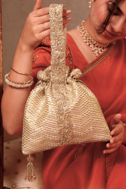 Sunehri Embroidered top handle potli - Gold
AM-PT-0526-0003