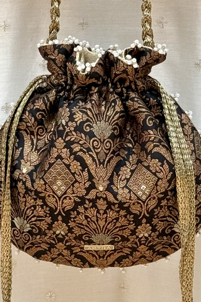 Anantam Pure Silk Potli - Black
AM-PT-0526-0004