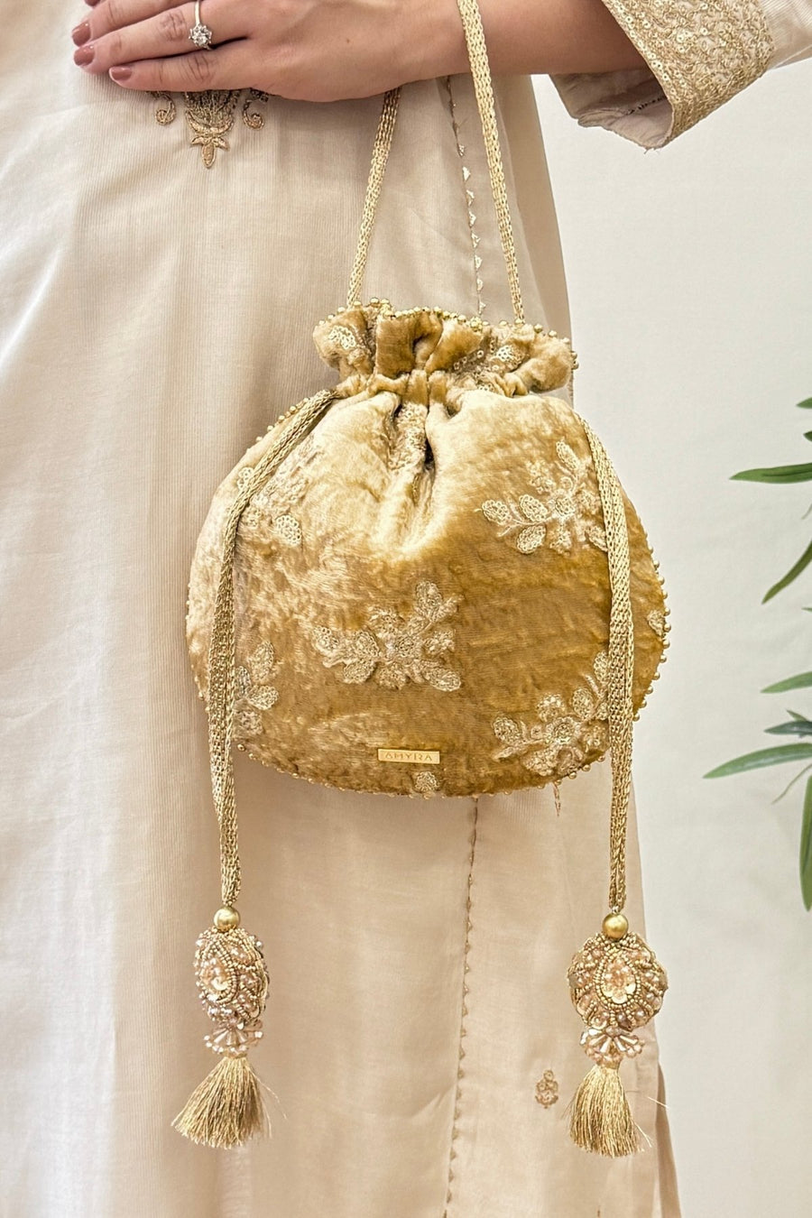 Ras Velvet Embroidered Potli - Gold
AM-PT-0526-0007
