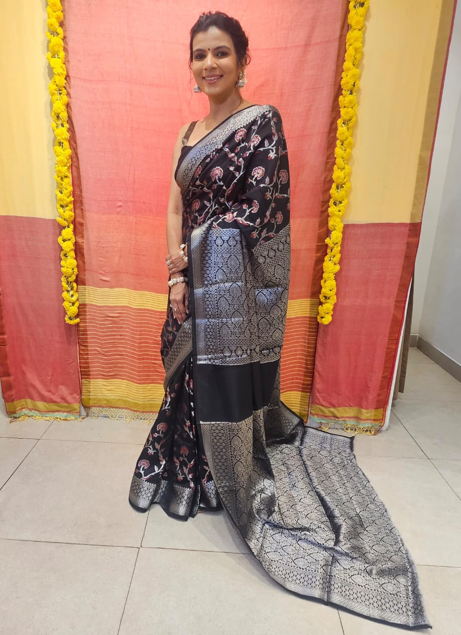Black Red Jaal Boota Benarasi Silk Saree