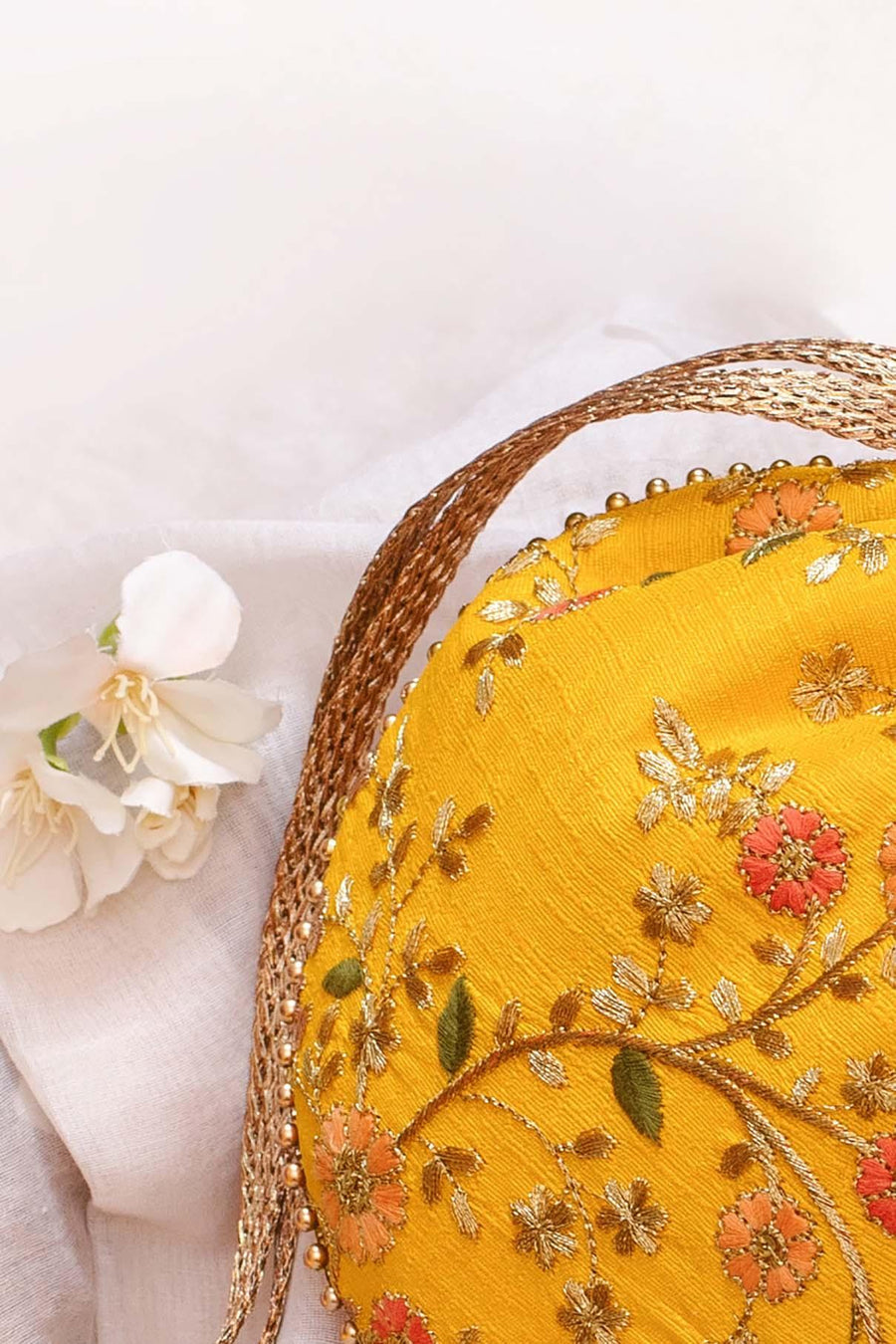 Floral creeper potli bag yellow
AM-PT-0620-0006