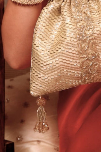 Sunehri Embroidered top handle potli - Gold
AM-PT-0526-0003