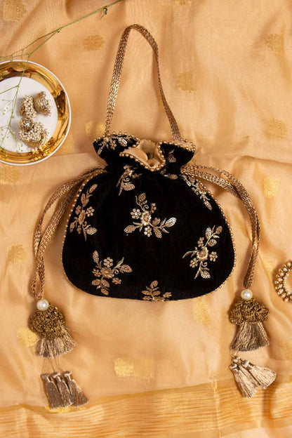 Black Velvet Potli Bag
AM-PT-0819-0004