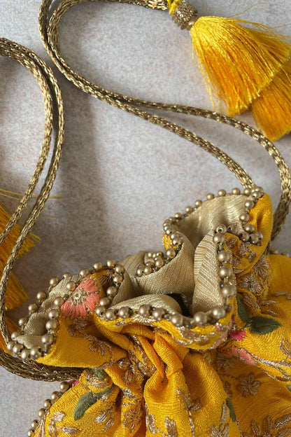 Floral creeper potli bag yellow
AM-PT-0620-0006