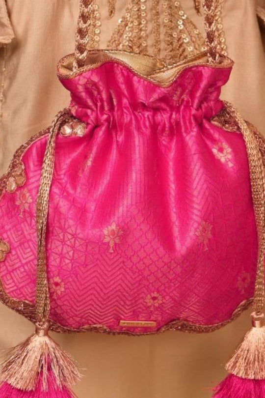 Zahri Scallop Silk Potli - Pink
AM-PT-0726-0004