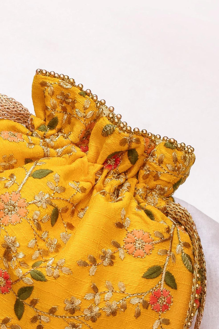 Floral creeper potli bag yellow
AM-PT-0620-0006